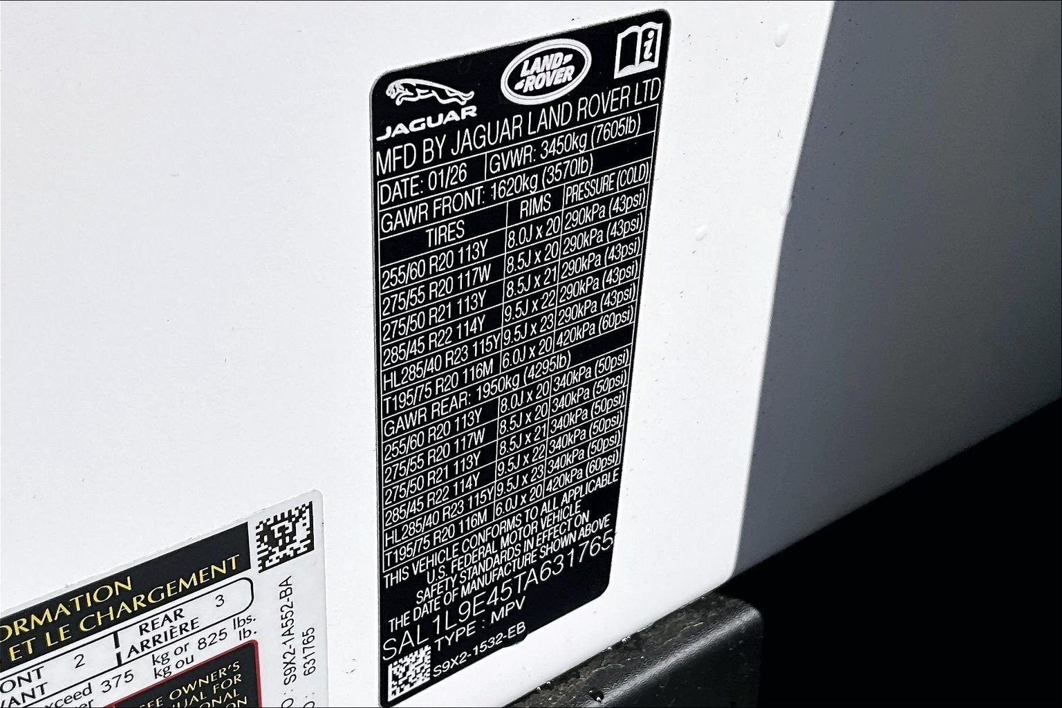 New 2026 Ostuni Pearl White Land Rover Dynamic SE image 13