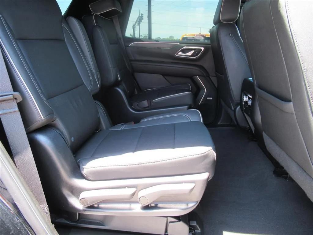 Used 2022 Black GMC SLT image 34