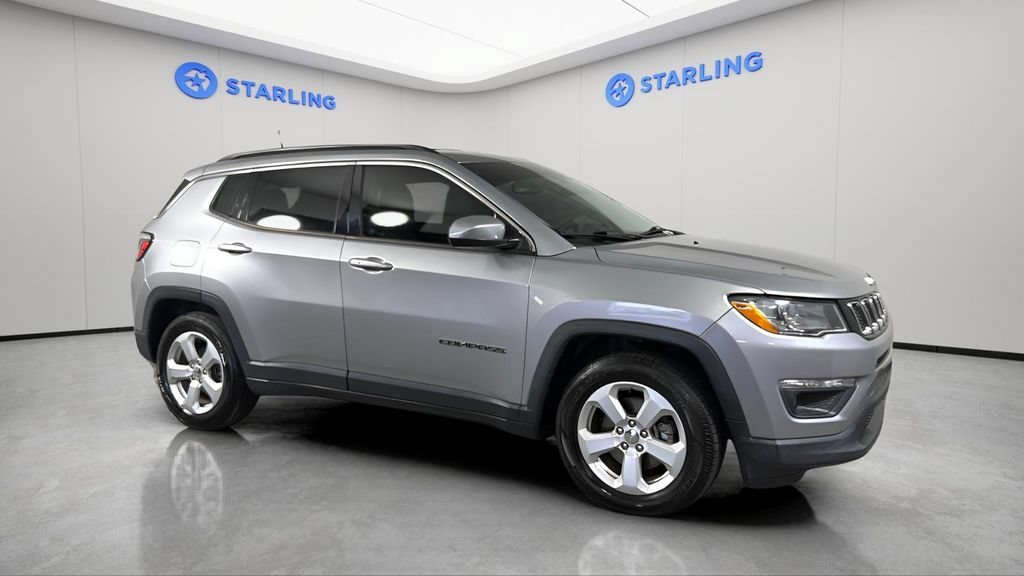 Used 2020 Silver Jeep Latitude FWD image 12
