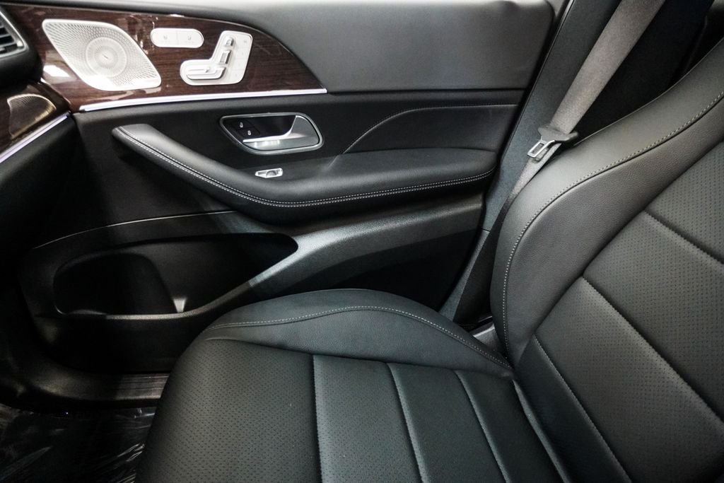 Used 2025 Black Mercedes-Benz GLE 450e image 31