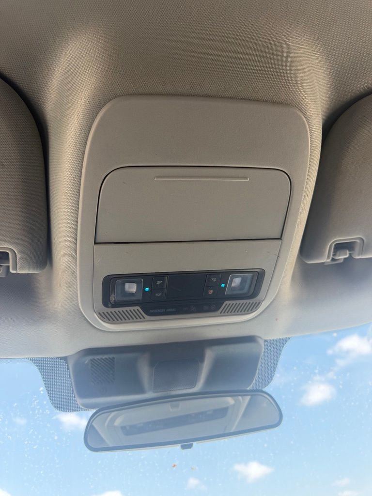 Used 2025 Oxford White Ford XLT image 19