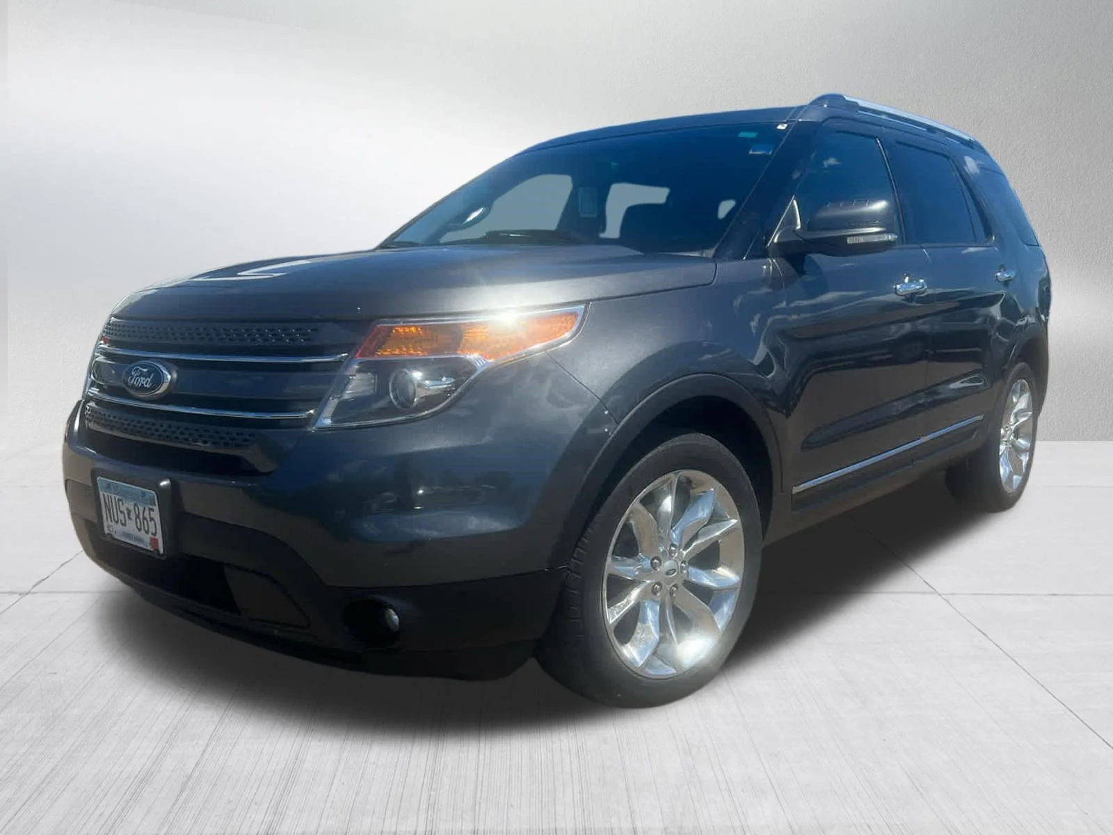 Used 2015 Magnetic Metallic Ford Limited image 3