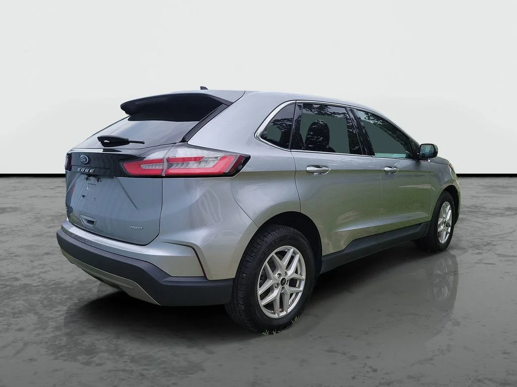 Used 2024 Silver Ford SEL image 5