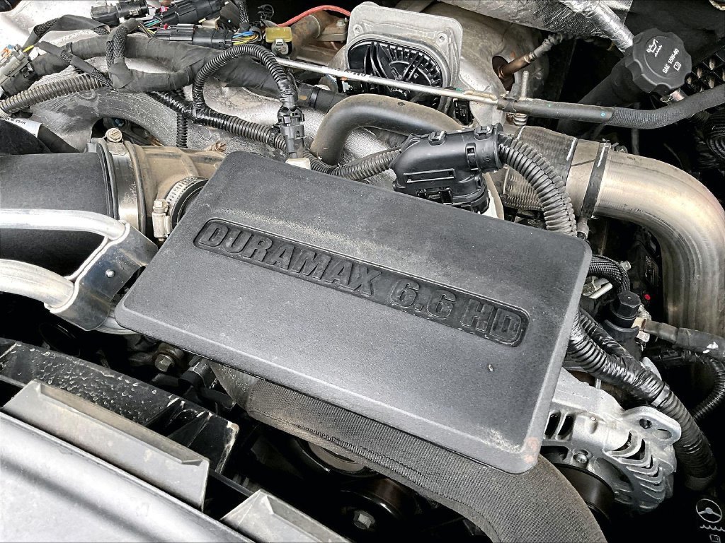 Used 2024 Sterling Metallic GMC Denali Ultimate image 34