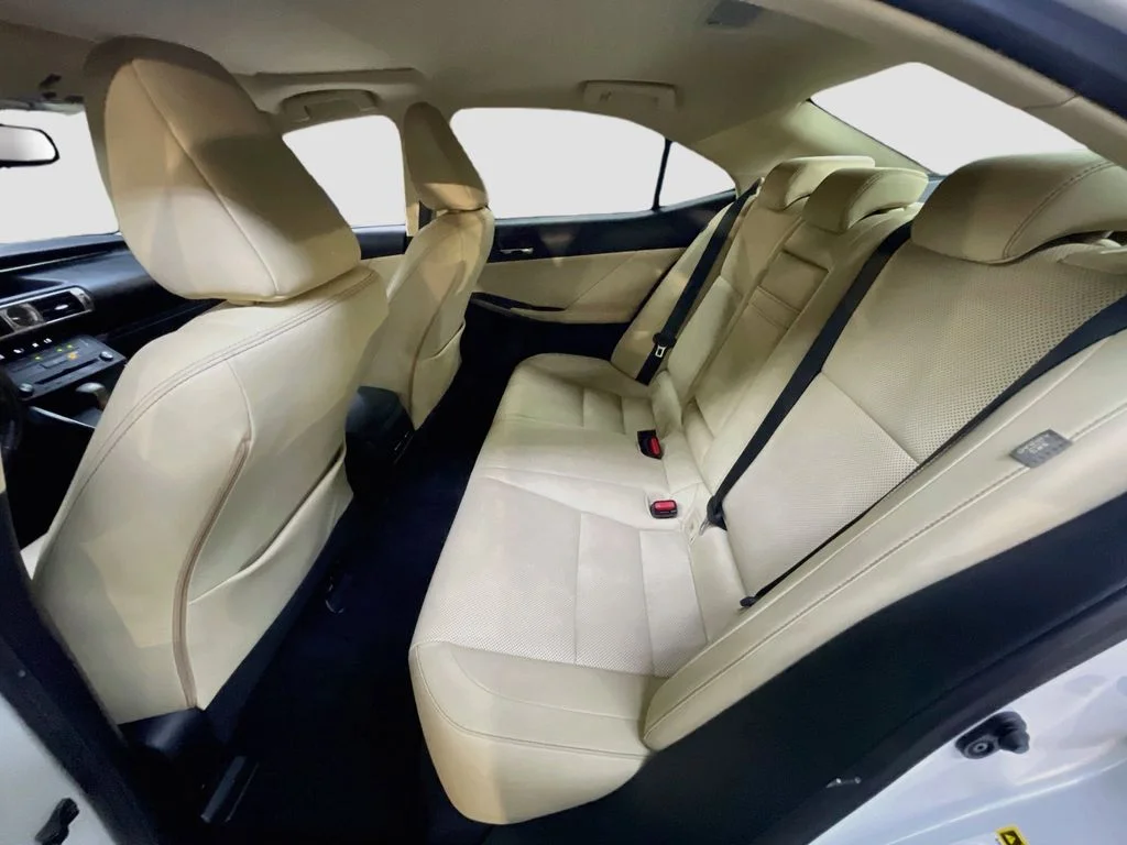 Used 2016 White Lexus 200t image 23