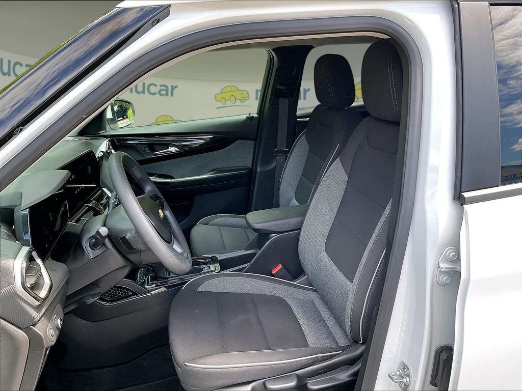 Used 2025 White Chevrolet LT image 10