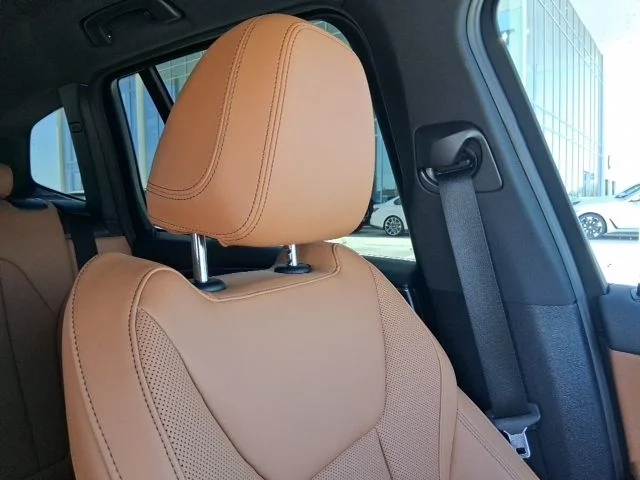 Used 2024 White BMW sDrive30i image 17