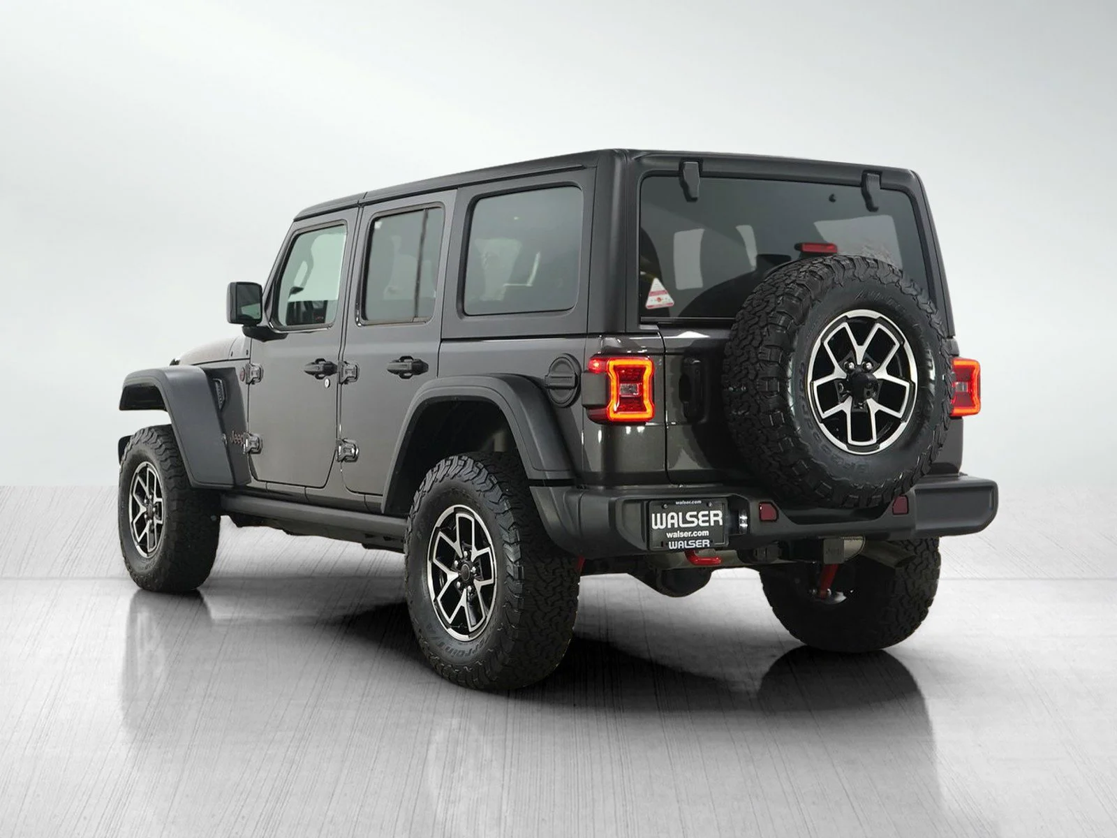 Used 2024 Granite Crystal Metallic Clearcoat Jeep Rubicon image 3