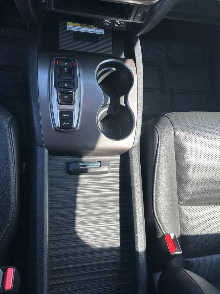 Used 2022 Black Honda EX-L image 5