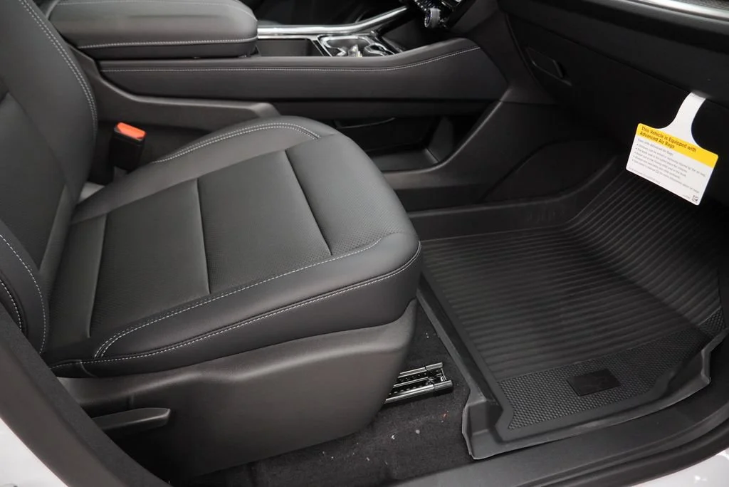 New 2027 Summit White Chevrolet LT image 32