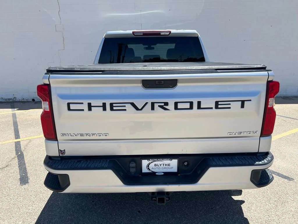 Used 2022 Silver Ice Metallic Chevrolet Custom image 4