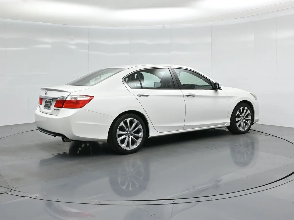 Used 2013  Honda Sport image 22
