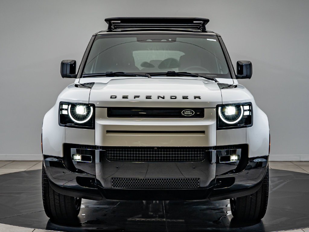 New 2026 Fuji White Land Rover X-Dynamic SE image 3