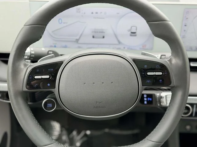 Used 2023 Black Hyundai Limited image 18