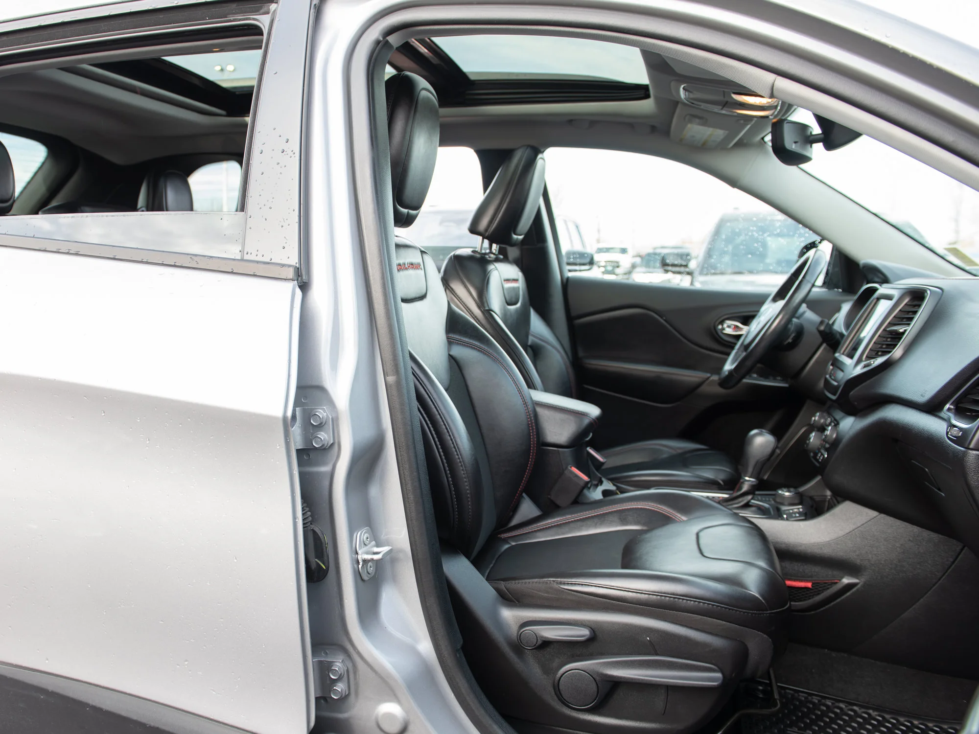 Used 2020 Silver Jeep Trailhawk* 4x4, Panoramic Roof, Trailer Tow Group, Remote Start image 17