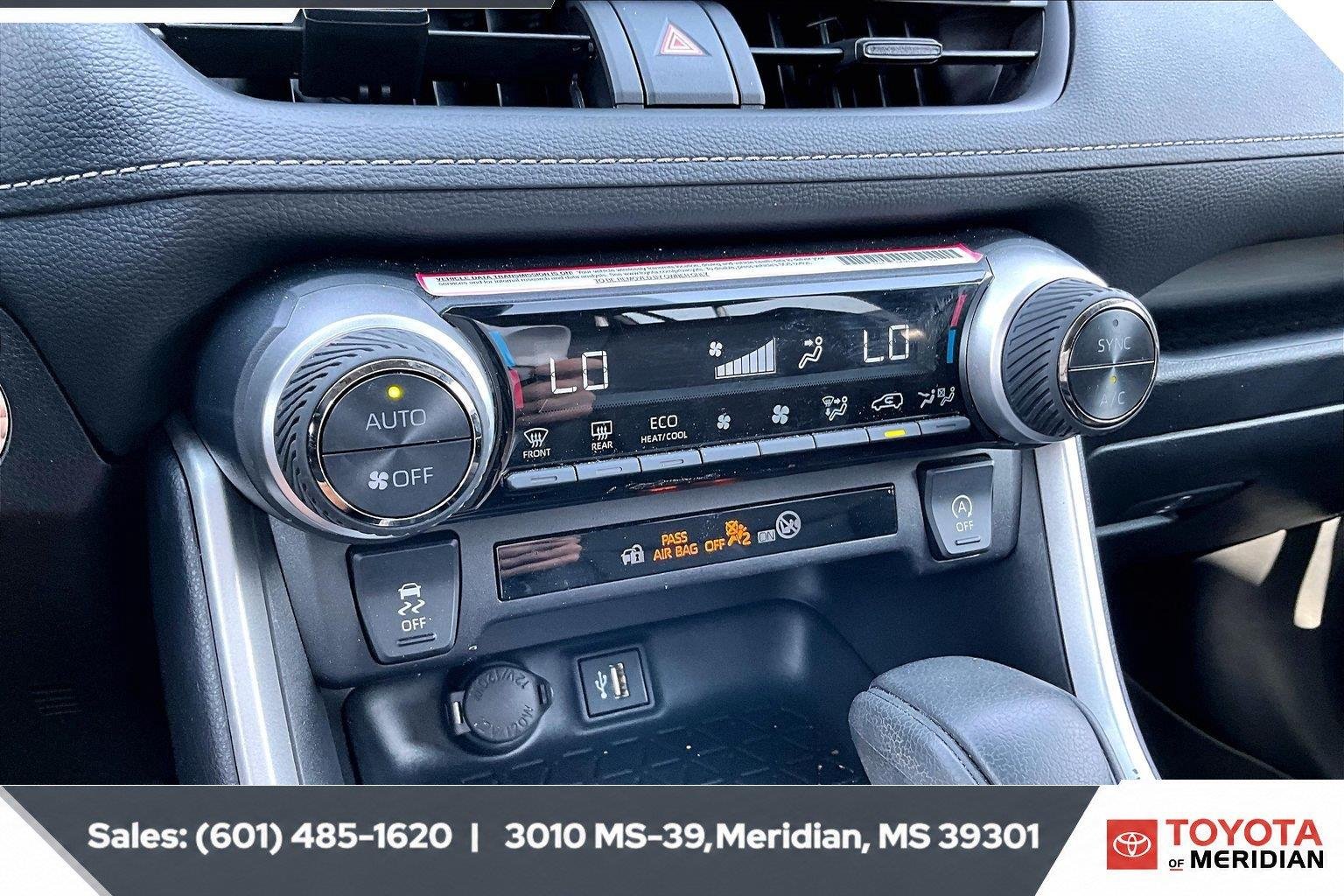 Used 2024 Ice Cap Toyota XLE image 22