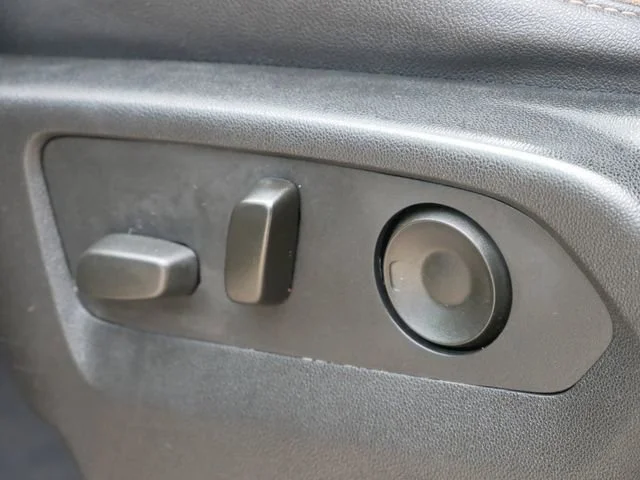 2022 GMC Yukon AT4 - Photo 13