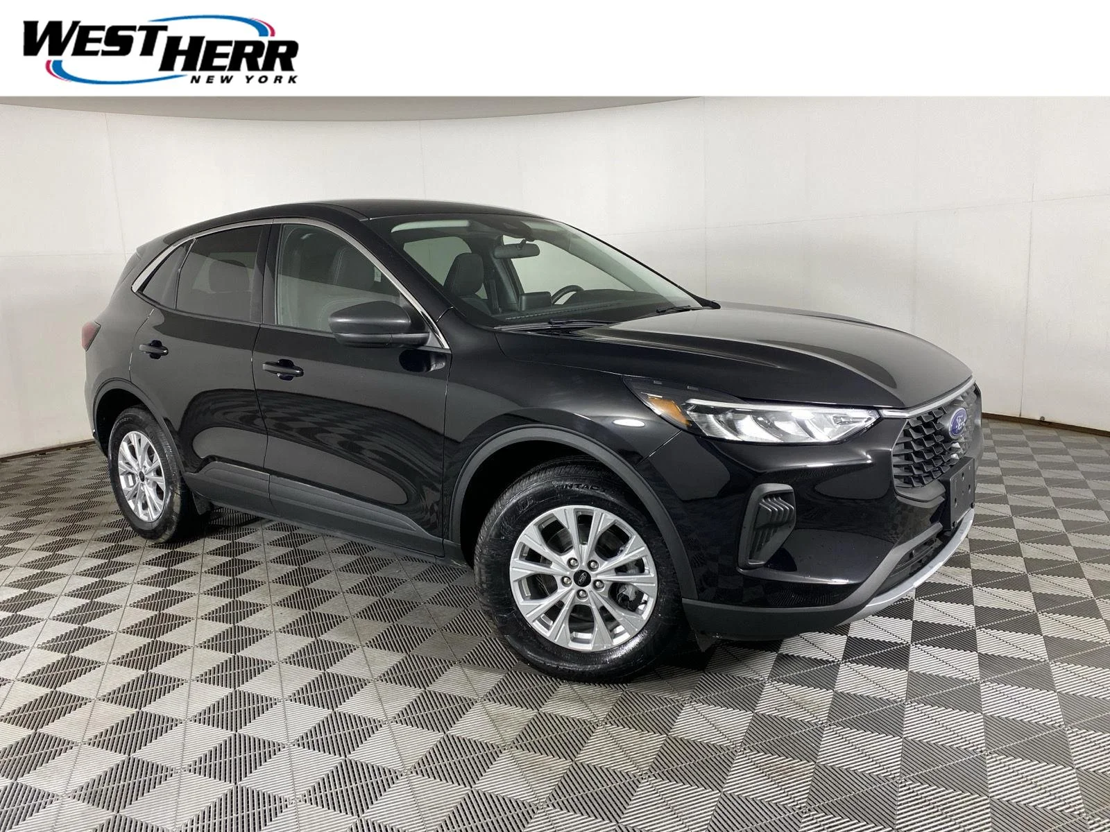Used 2023 Agate Black Ford Active image 1