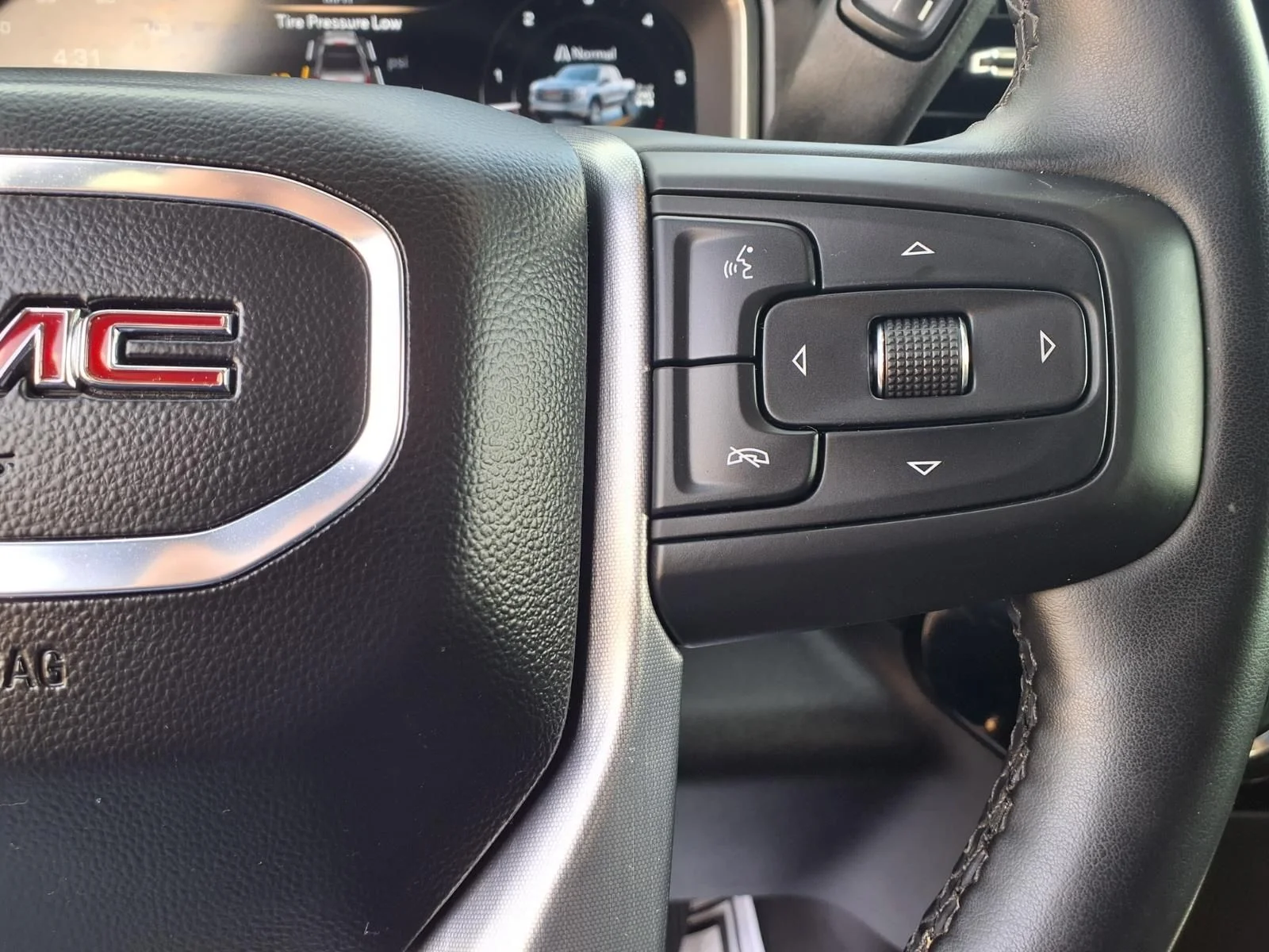 Used 2024 White GMC SLT image 16