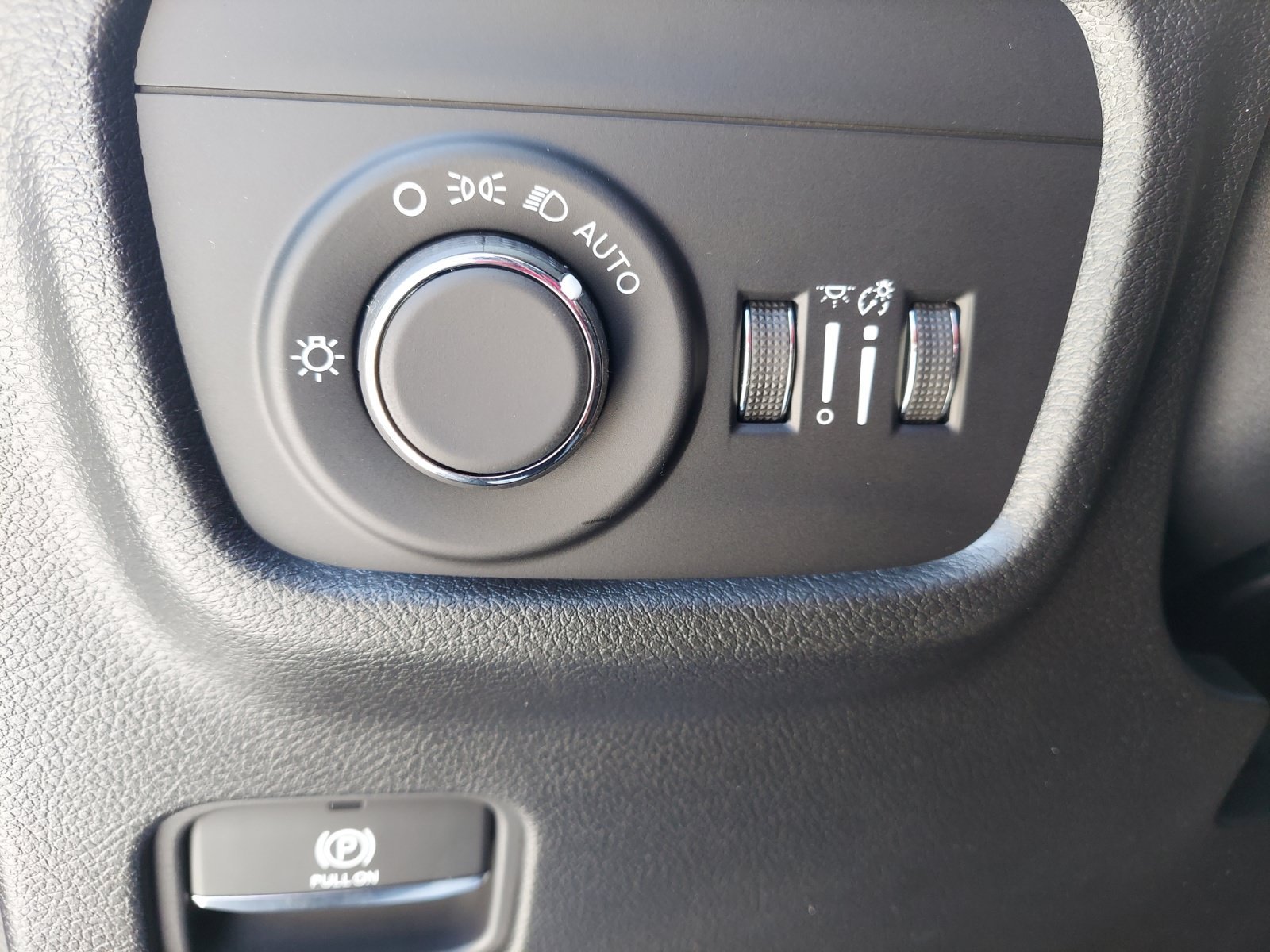 New 2026 Baltic Gray Metallic Clearcoat Jeep Laredo image 24