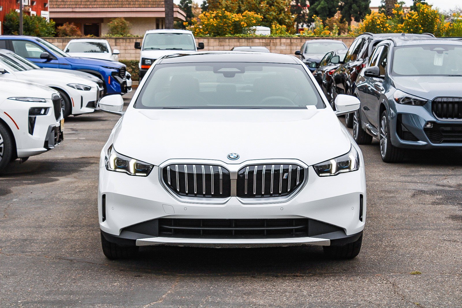 New 2027 Alpine White BMW xDrive40 image 2