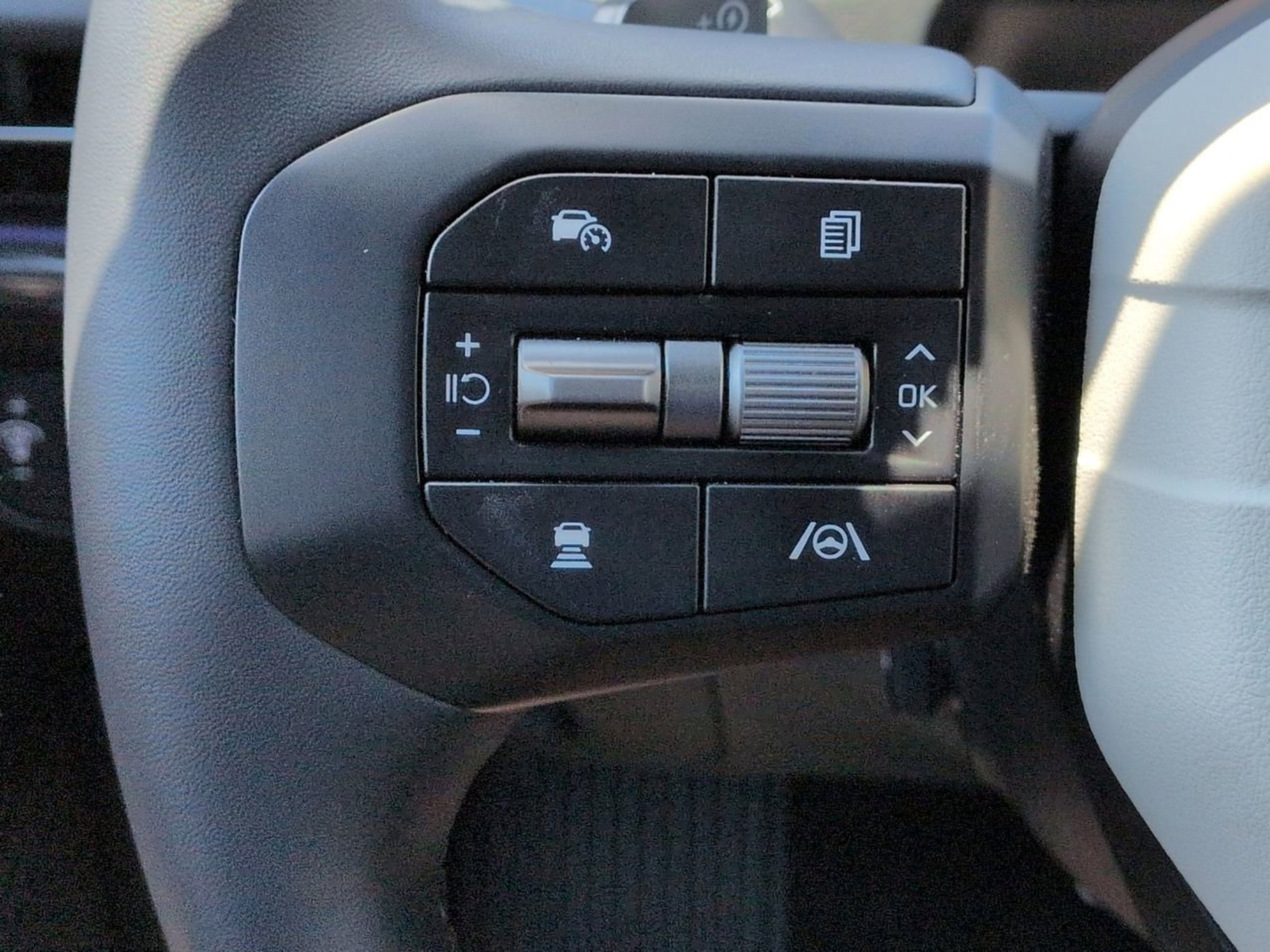 New 2026 Glacier White Pearl/Black Roof Kia GT-Line image 25