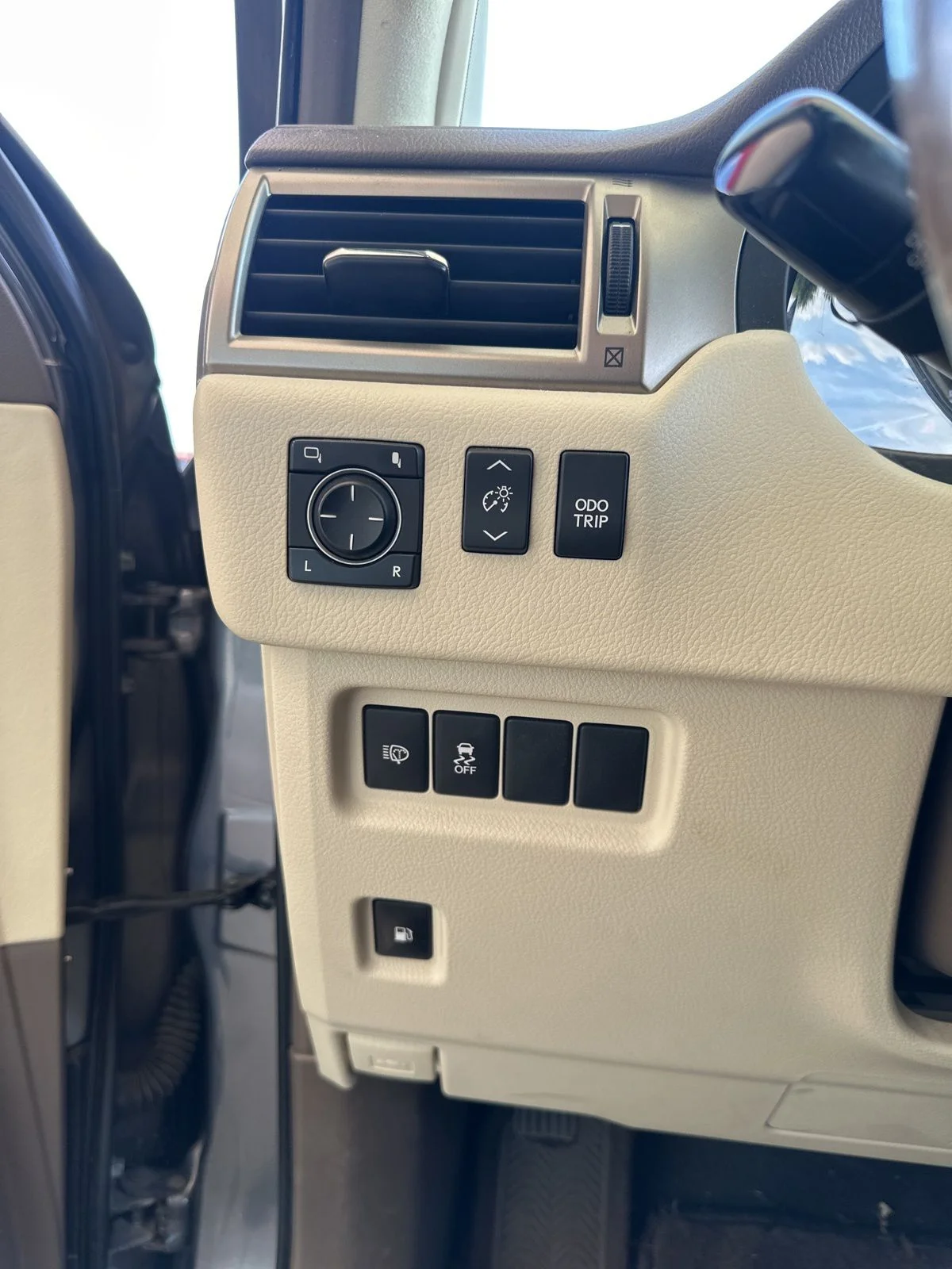 Used 2015 Gray Lexus 460 image 17