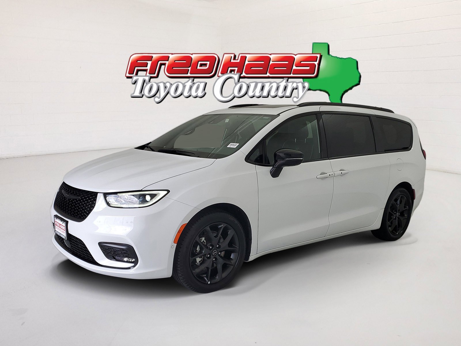 2025 Chrysler Pacifica Limited's photo