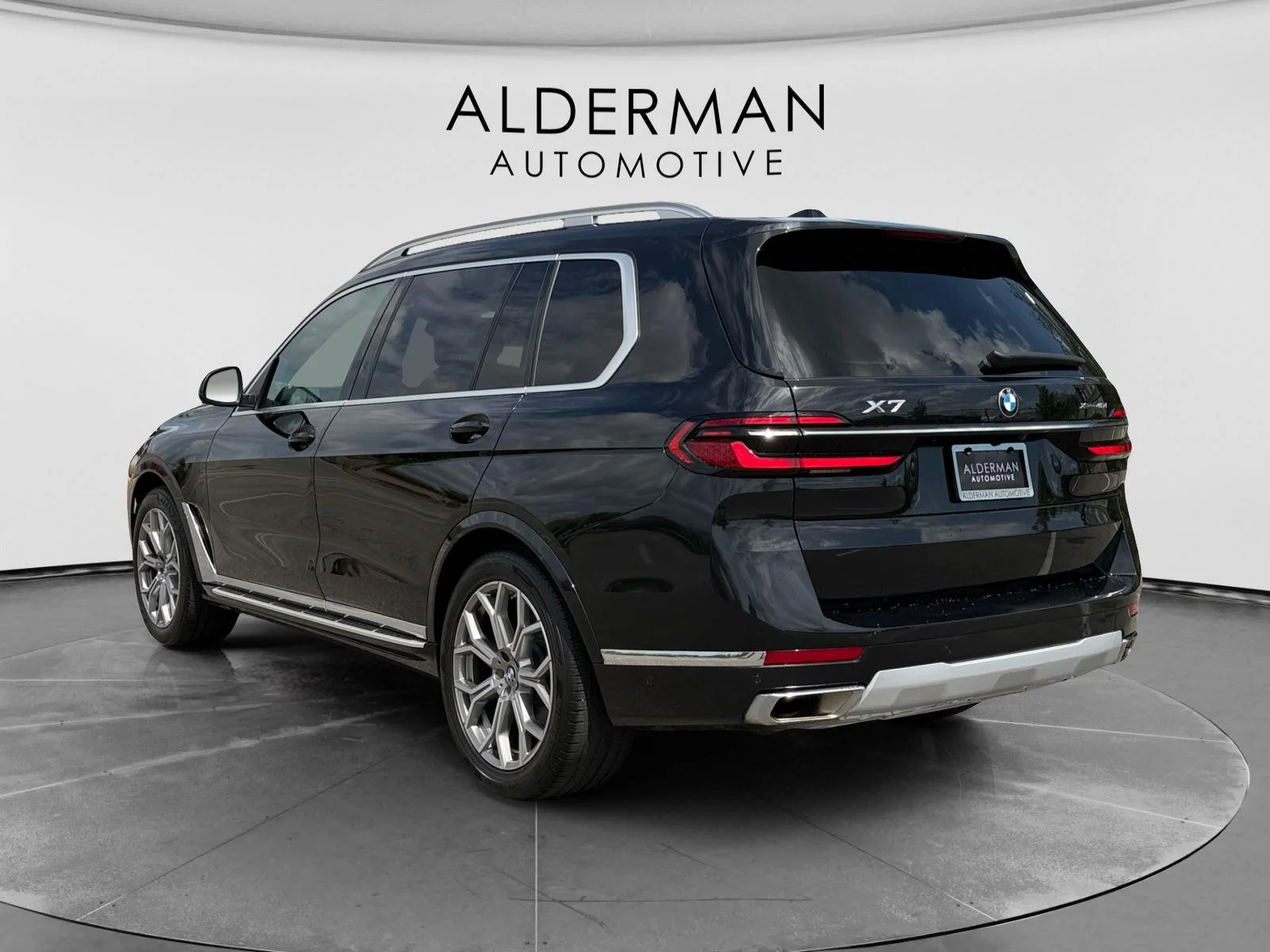Used 2023 Black Sapphire Metallic BMW xDrive40i image 4