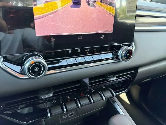 New 2026 Summit White GMC Elevation image 25