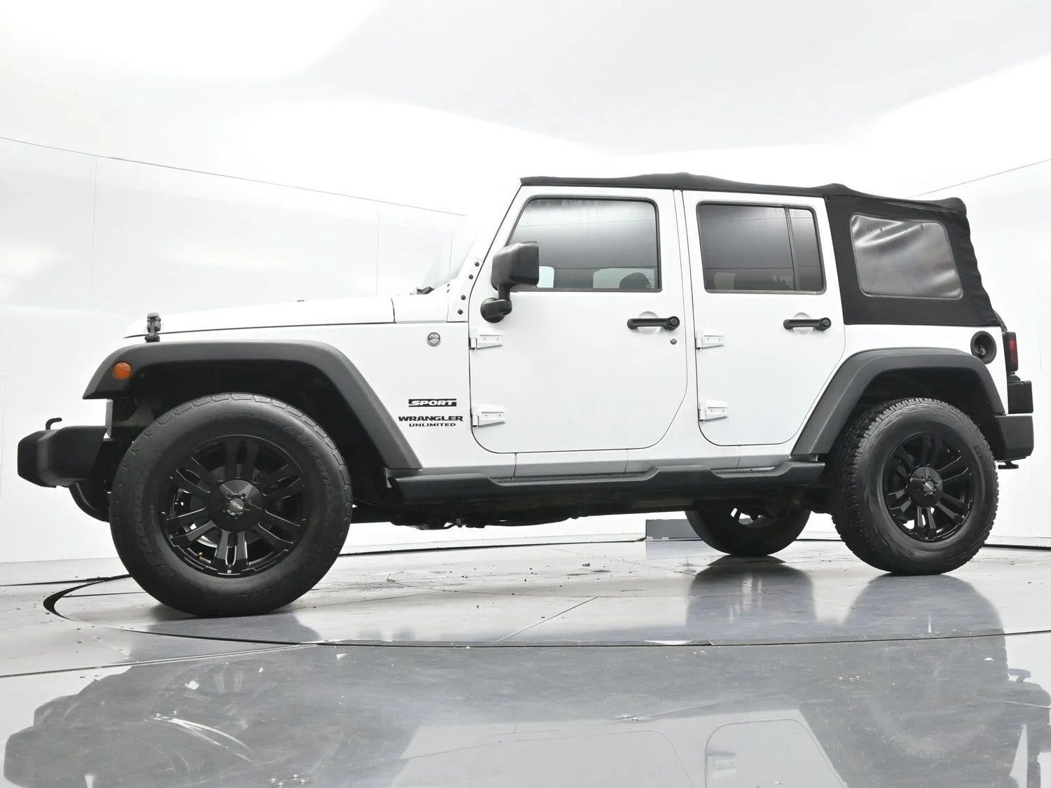 Used 2015 Bright White Clearcoat Jeep Sport image 44