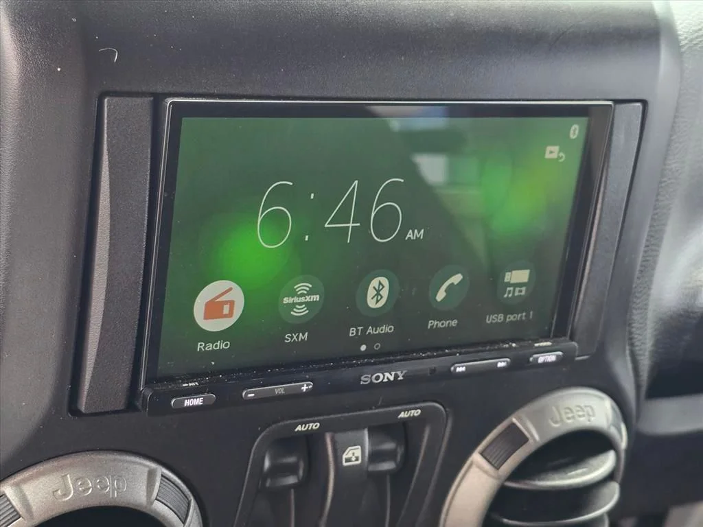 Used 2014 White Jeep Sport image 19