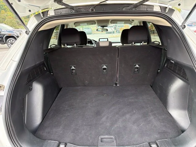 Used 2020 White Ford SE image 8
