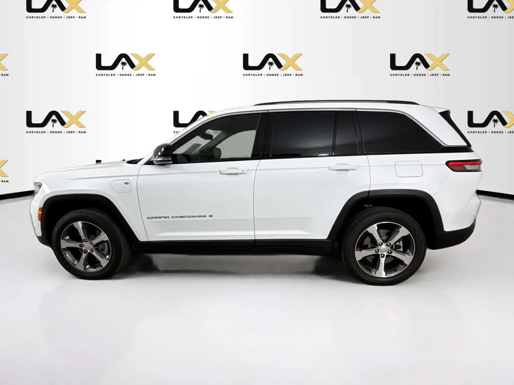 Used 2022 White Jeep 4xe image 4