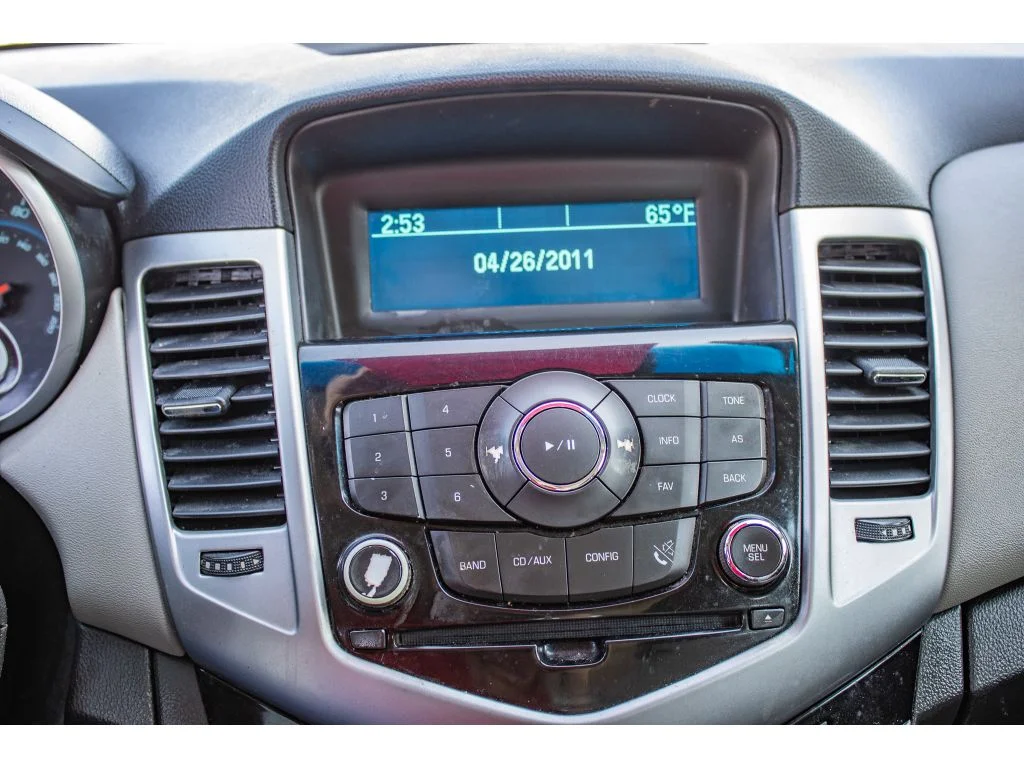 Used 2015 Summit White Chevrolet LS image 40