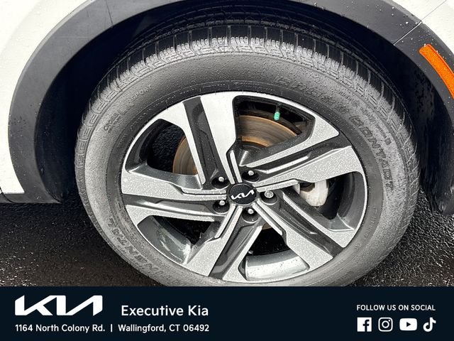 Used 2023 White Kia EX image 7