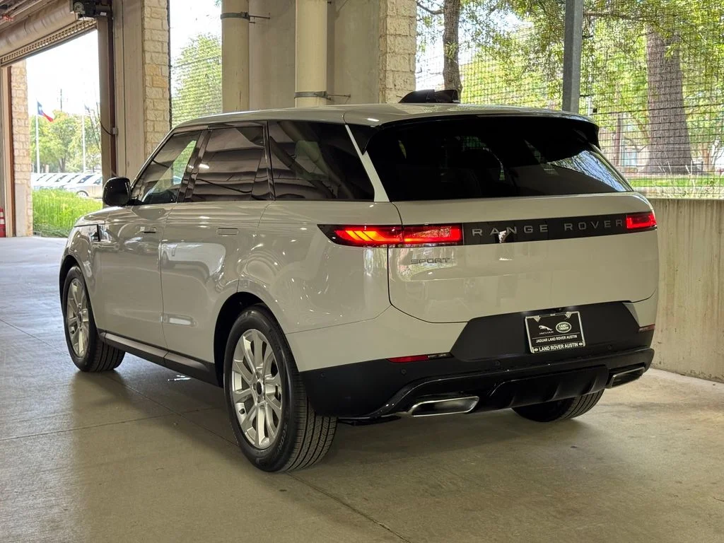 New 2026 Borasco Grey Metallic Land Rover SE image 6