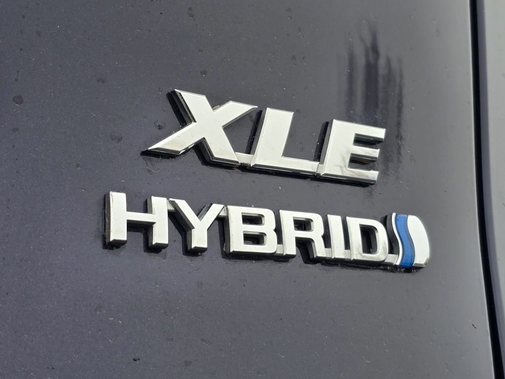 2024 Toyota RAV4 XLE - Photo 25