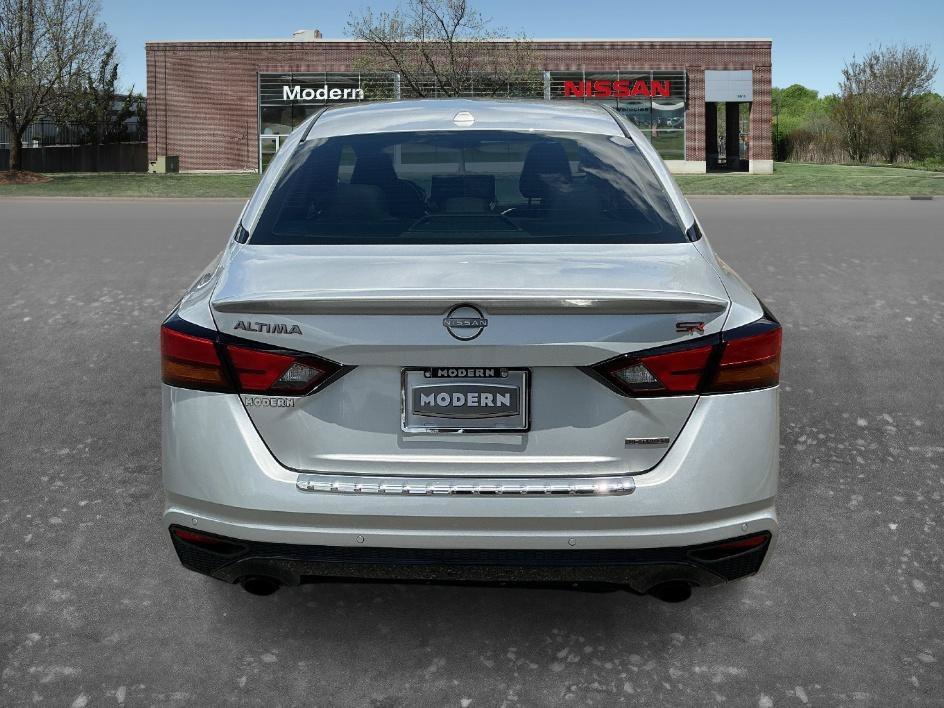 Used 2023 Brilliant Silver Metallic Nissan 2.0 SR image 3