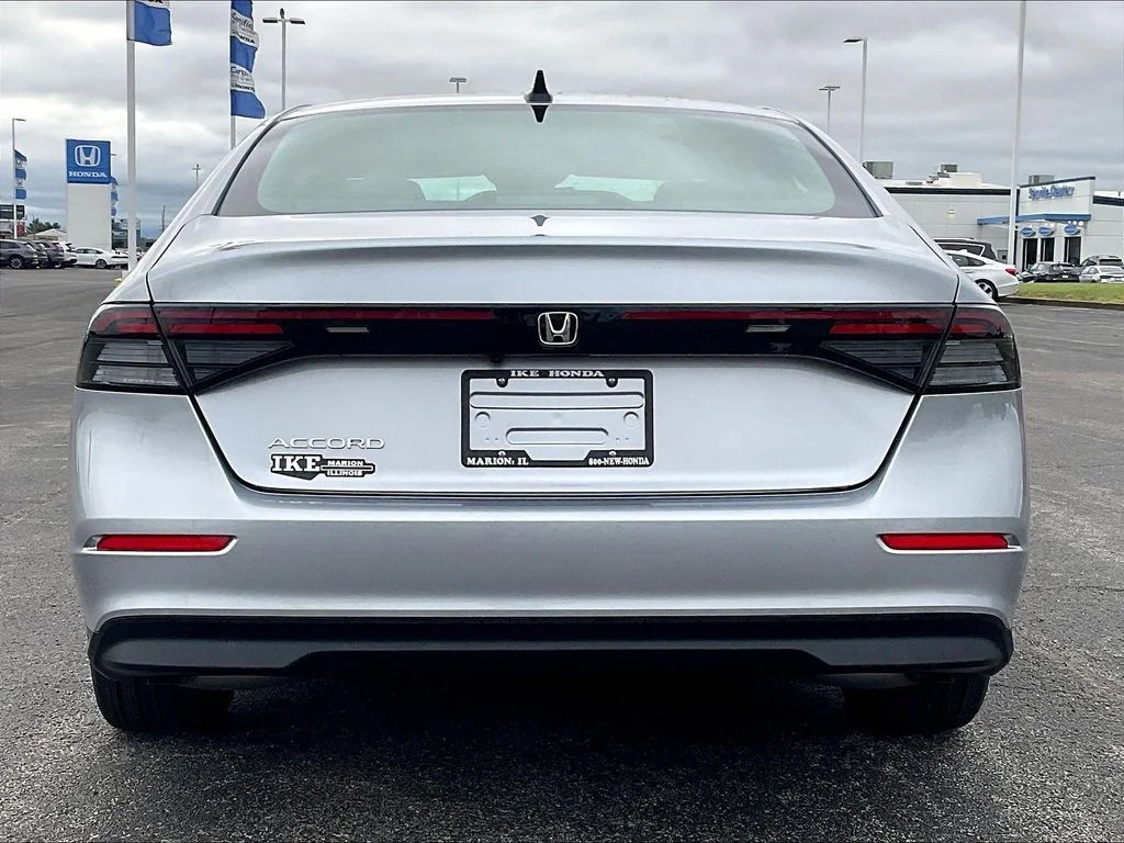 New 2026 Solar Silver Metallic Honda SE image 4