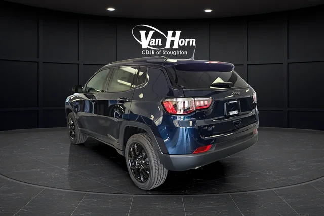 New 2026 Fathom Blue Pearl-Coat Exterior Paint Jeep Latitude image 5