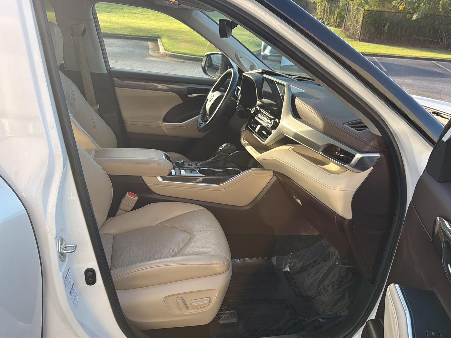 Used 2022 Wind Chill Pearl Toyota Platinum image 14