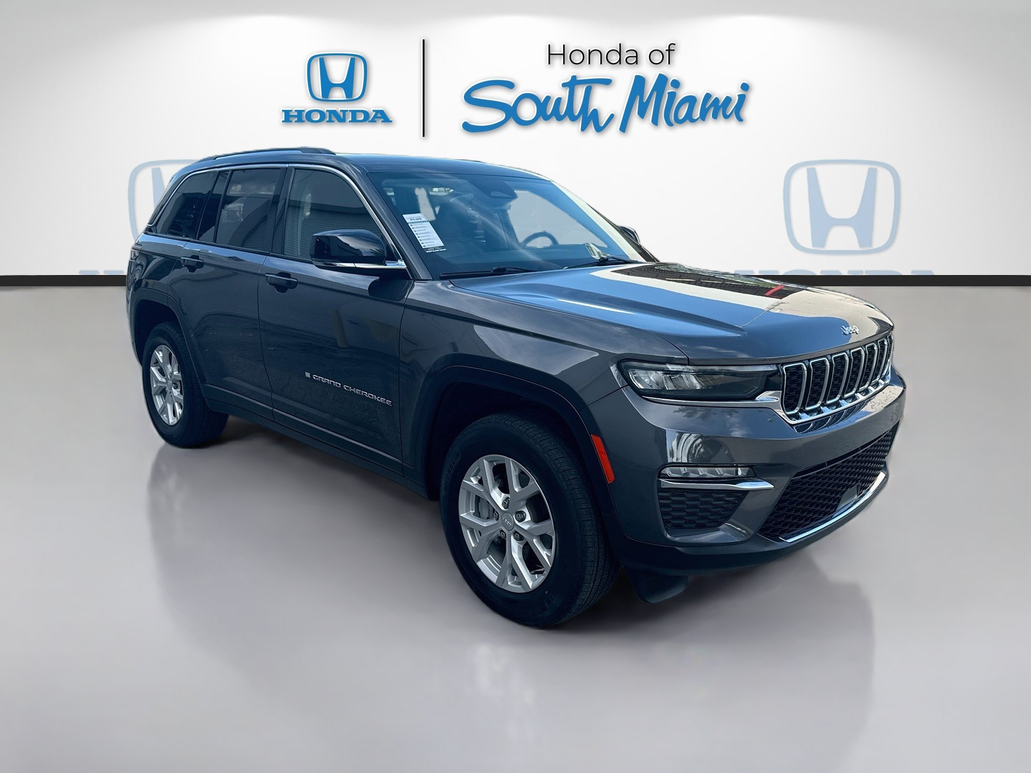 Used 2023 Baltic Gray Metallic Clearcoat Jeep Limited image 1