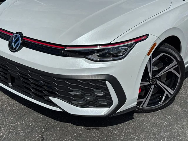 New 2026 Opal White Pearl Volkswagen SE image 8