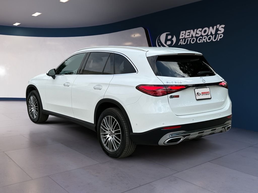 Used 2025  Mercedes-Benz GLC 300 image 3