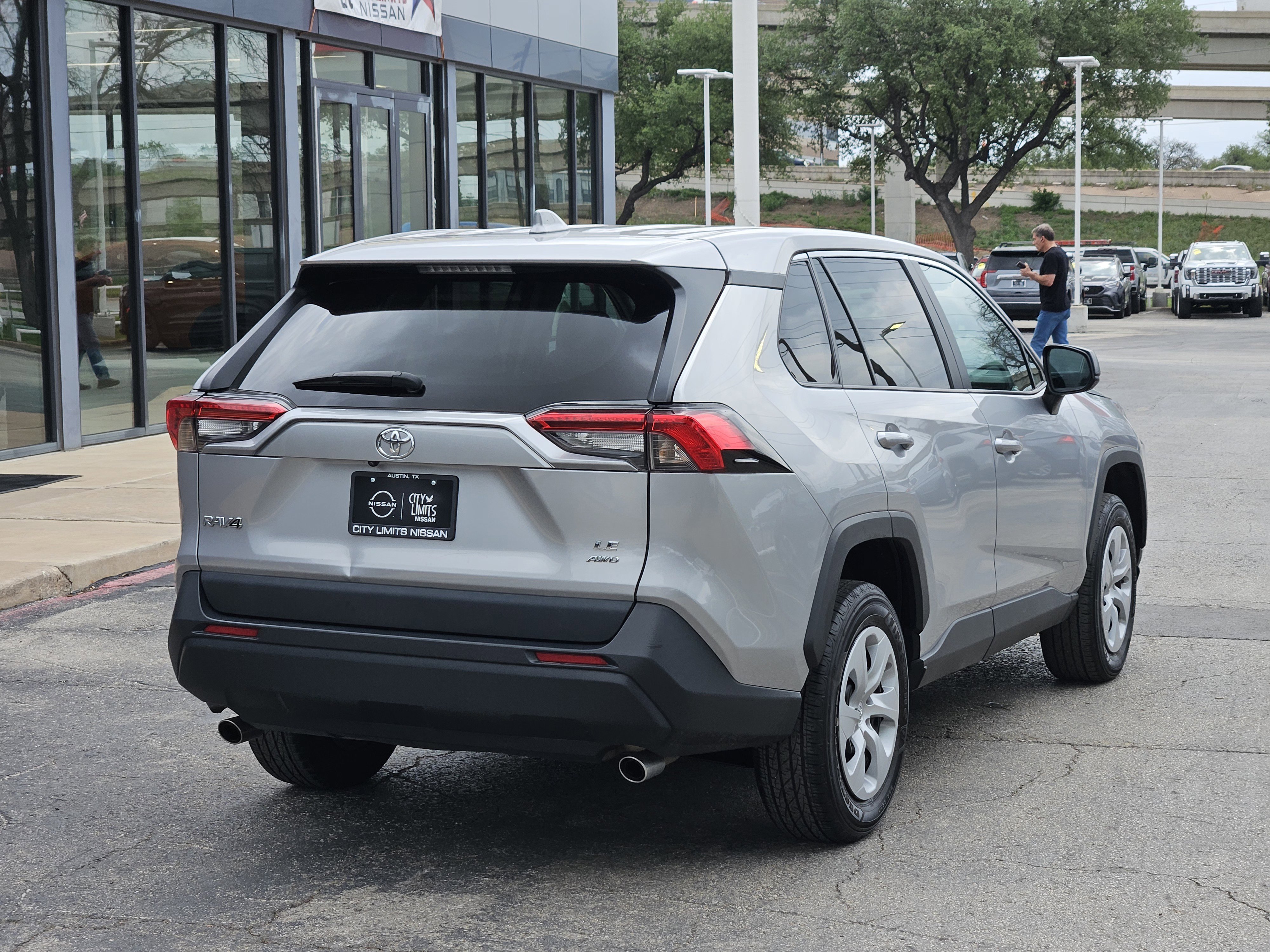 Used 2024  Toyota LE image 7