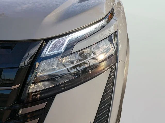 New 2026 Boulder Gray Pearl / Super Black Two-tone Nissan Platinum image 6