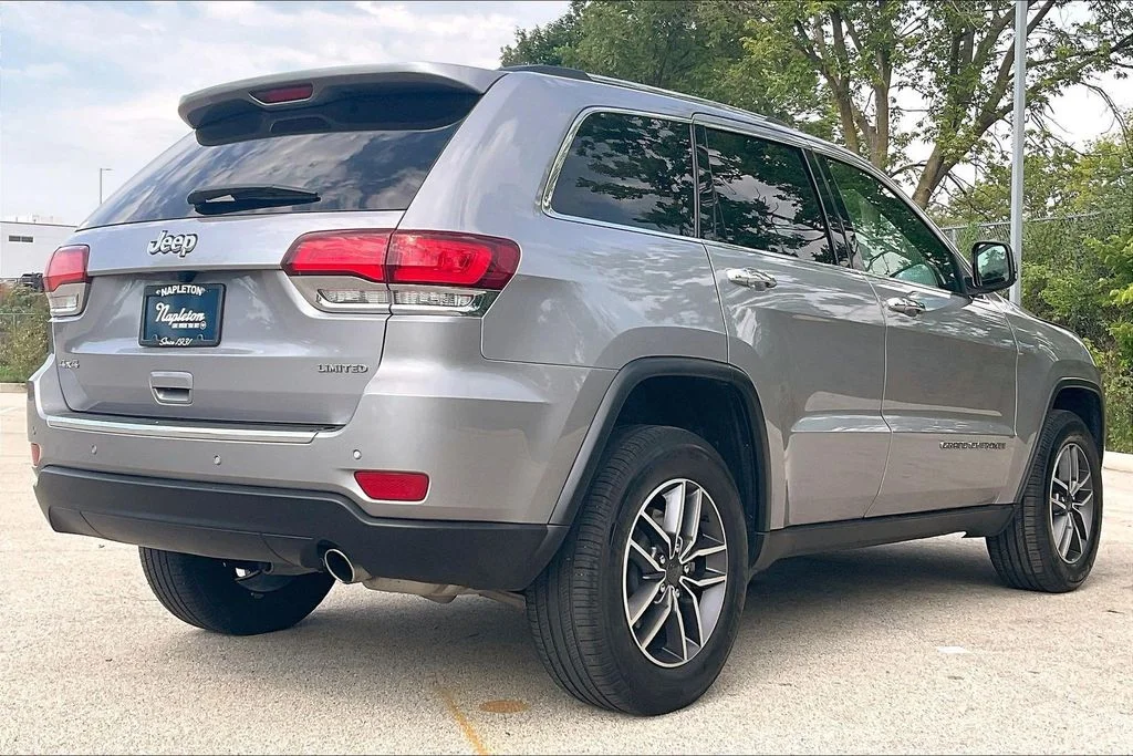 Used 2021 Silver Jeep Limited image 13