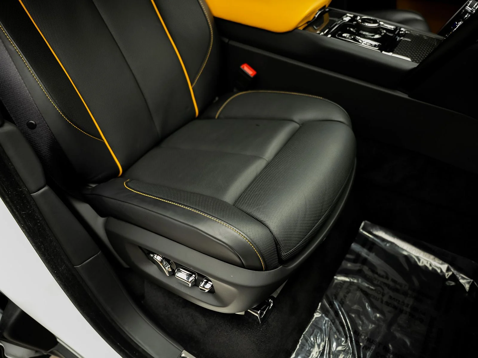 Used 2023 White Rolls-Royce Black Badge image 35