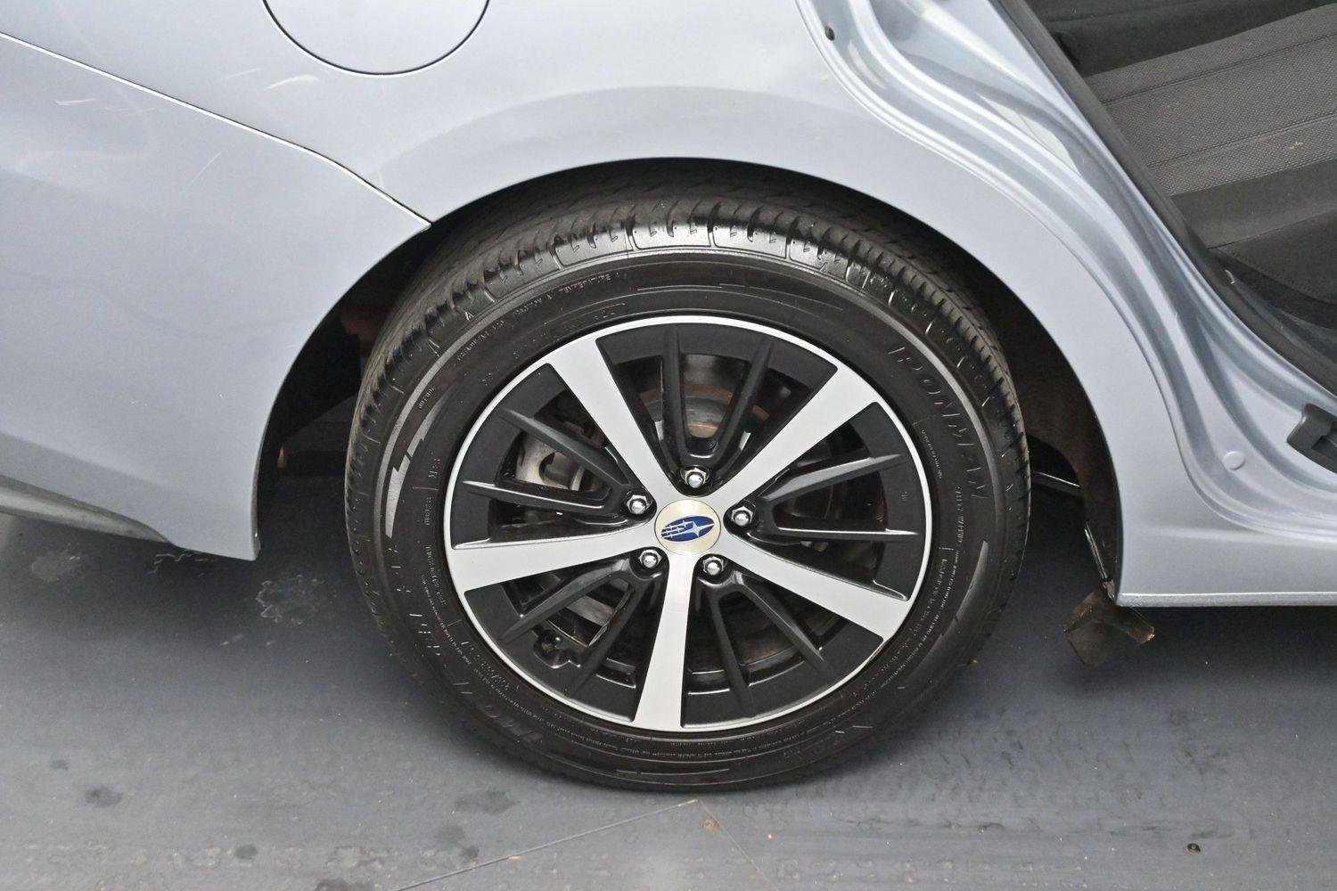 Used 2019 Ice Silver Metallic Subaru Premium image 31